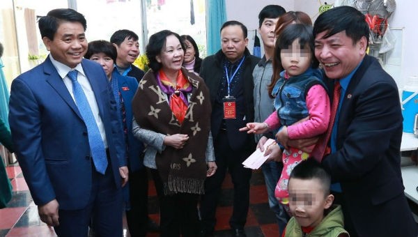 Lãnh đạo Đảng, Tổng LĐLĐVN và TP.Hà Nội thăm gia đình đoàn viên Công đoàn nhân dịp Tết Nguyên đán Mậu Tuất 2018.