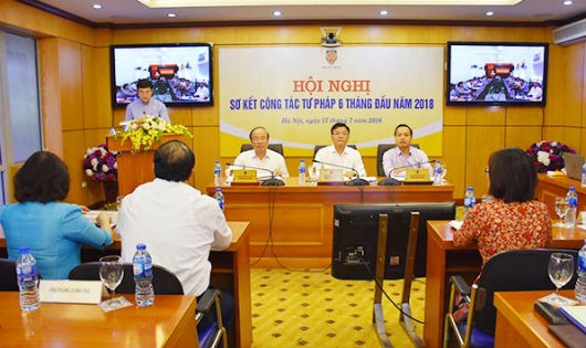 Bộ trưởng Bộ Tư pháp Lê Thành Long chủ trì Hội nghị sơ kết công tác tư pháp 6 tháng đầu năm 2018.