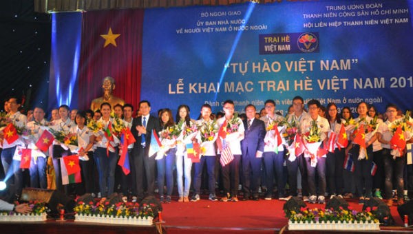 Việc xác định quốc tịch Việt Nam cho trẻ em lai sinh ra ở nước ngoài góp phần duy trì sợi dây kết nối của cộng đồng người Việt Nam ở nước ngoài với đất nước. Ảnh minh họa