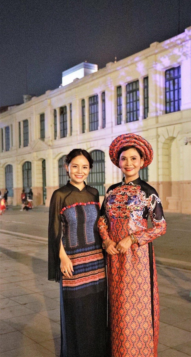 Người phụ nữ đưa giá trị lịch sử vào tà áo dài Việt | Báo Pháp ...