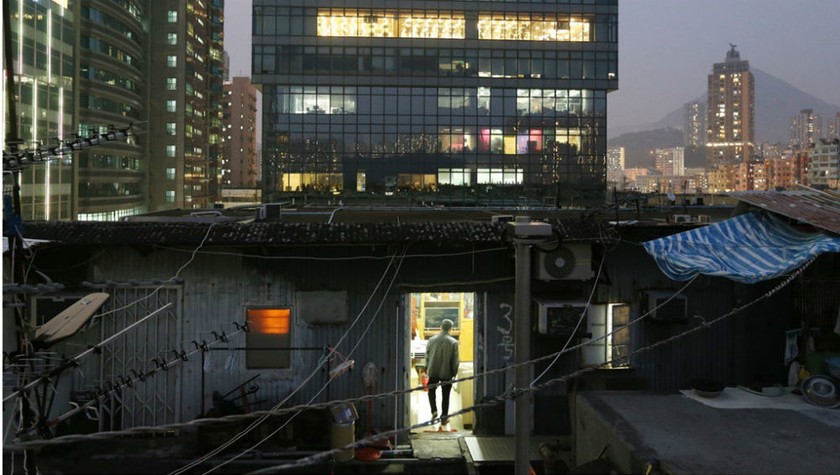 “Ổ chuột” bất hợp pháp trên tầng thượng của một tòa nhà công nghiệp ở Kwun Tong