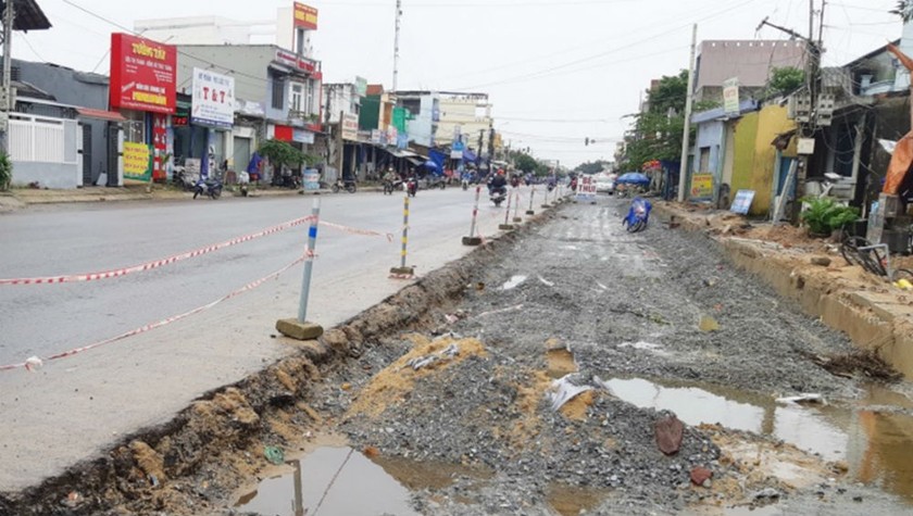 Thi công 18km đường ở Quảng Ngãi, 5 lần xin gia hạn vẫn chưa xong