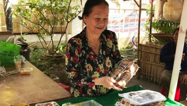Bánh tét Nam Bộ của người dân làng nghề Bình Thủy