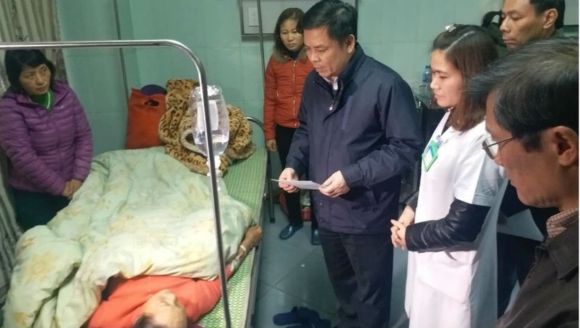 Bộ trưởng Nguyễn Văn Thể thăm hỏi, động viên các nạn nhân bị thương trong vụ tai nạn ở Hải Dương.