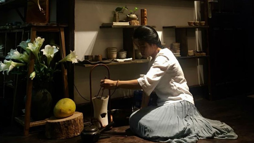 Quán trà đặc biệt nằm ở tầng 5 một khu tập thể trên phố Ngô Quyền, Hà Nội