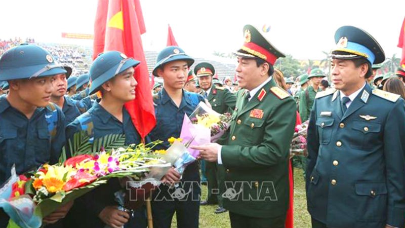 Đại tướng Lương Cường, Chủ nhiệm Tổng cục Chính trị Quân đội nhân dân Việt Nam động viên thanh niên huyện Đan Phượng trước khi lên đường nhập ngũ