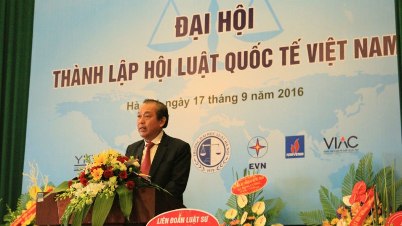 Ủy viên Bộ Chính trị, Phó Thủ tướng Thường trực Chính phủ Trương Hòa Bình phát biểu tại Đại hội thành lập Hội Luật quốc tế Việt Nam năm 2016. 