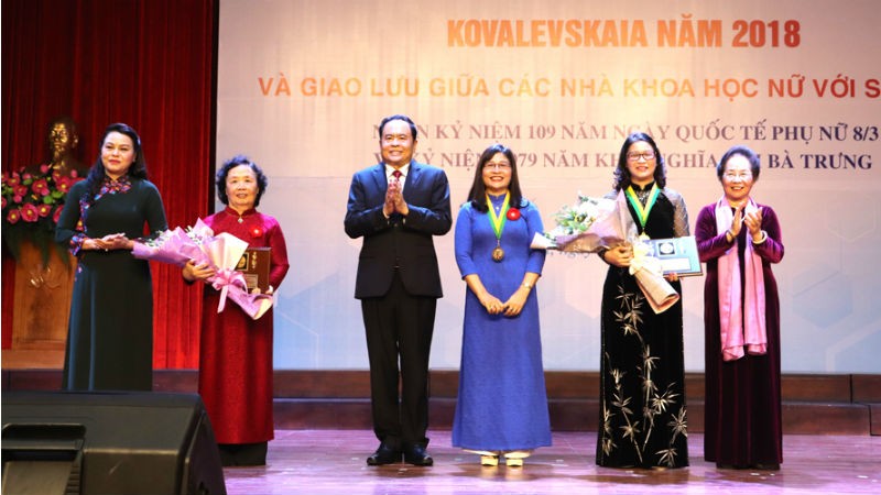 Các nhà khoa học nữ  nhận giải cá nhân và tập thể Giải thưởng Kovalevskaia năm 2018.