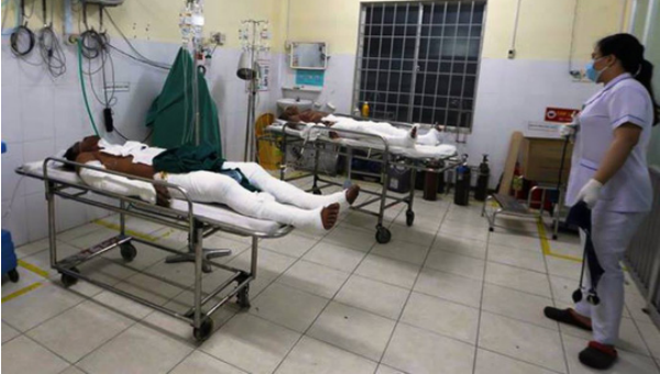 Các nạn nhân điều trị tại Bệnh viện Đa khoa Khánh Hòa. Ảnh: Người lao động