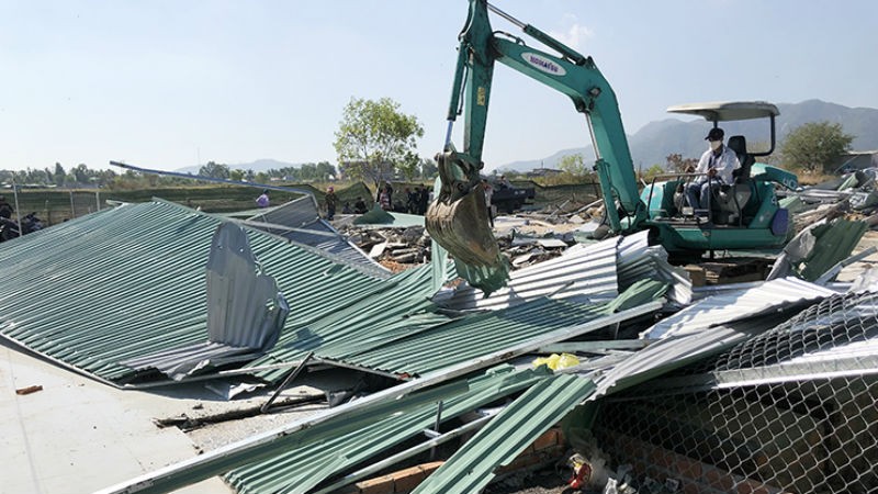 Nhiều ngôi nhà tạm bợ xây không phép ở Nha Trang bị cưỡng chế