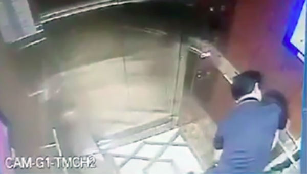 Nhờ vào hệ thống camera thang máy, hành vi của ông Linh với cháu bé đã bị phát hiện