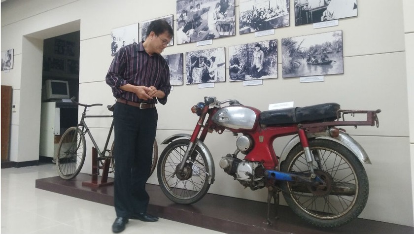 Chiếc xe Honda và xe đạp đã từng được giao liên đặc khu Sài Gòn – Gia Định sử dụng hiện đang được trưng bày tại Bảo tàng Bưu điện.
