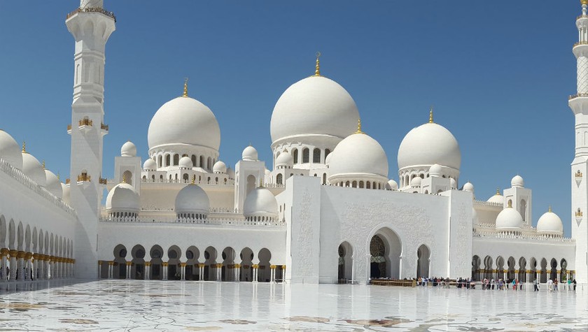 Ngất ngây với thánh đường trắng tuyệt đẹp ở Abu Dhabi