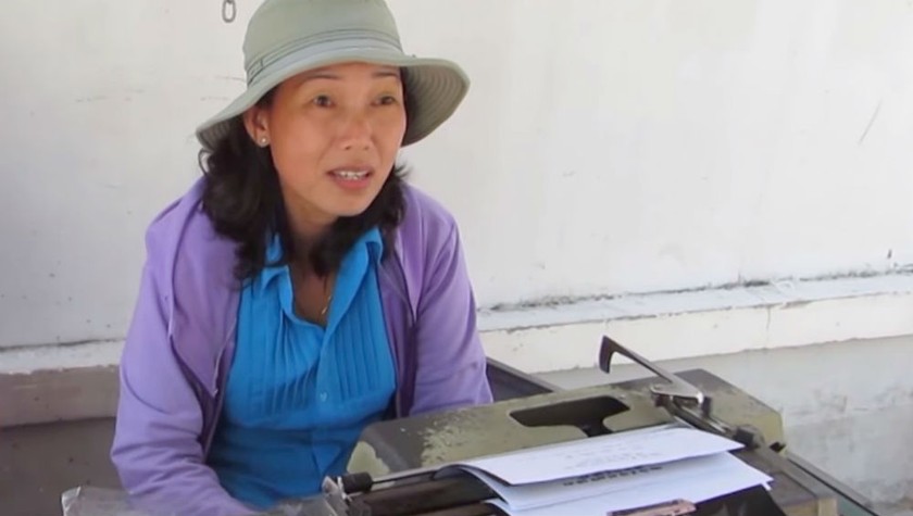 Bà Thư làm nghề đánh máy chữ đã hơn 30 năm