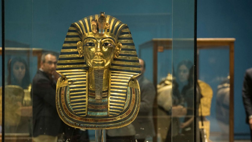 Các cổ vật được trưng bày tại triển lãm đều lấp lánh ánh vàng