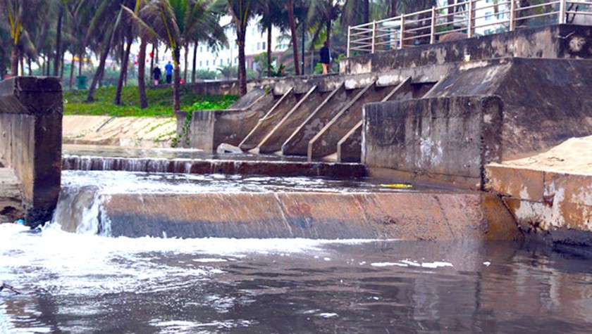 Nước thải xả ra biển Đà Nẵng