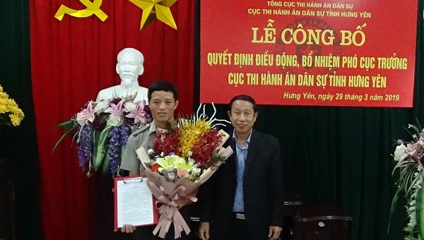 Phó Tổng cục trưởng Tổng cục THADS Nguyễn Thanh Thủy trao quyết định bổ nhiệm ông Trần Phương Hồng, nguyên Phó Vụ trưởng Vụ nghiệp vụ 3 giữ chức vụ Phó Cục trưởng Cục THADS Hưng Yên.