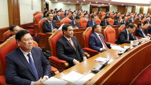 Các Ủy viên Trung ương thảo luận về Báo cáo tổng kết thực hiện Chỉ thị số 36-CT/TW của Bộ Chính trị khoá XI