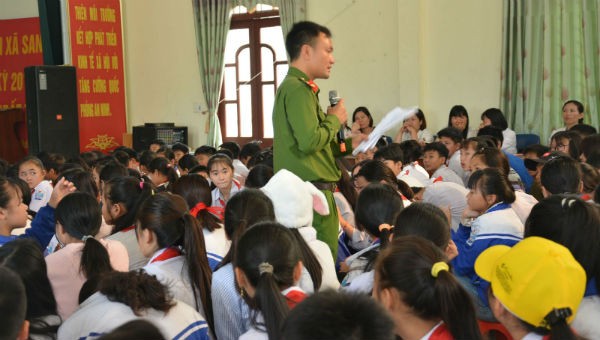 Tuyên truyền pháp luật cho học sinh ở Lai Châu