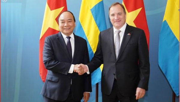 Thủ tướng Nguyễn Xuân Phúc và Thủ tướng Thụy Điển Stefan Löfven. Ảnh VGP