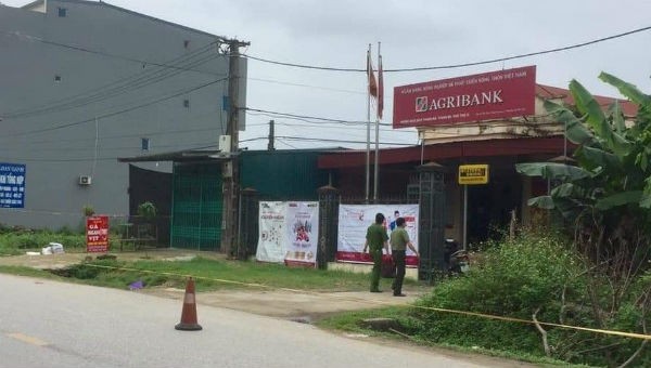 Hiện trường ngân hàng bị cướp tại Thanh Ba, Phú Thọ. Ảnh Báo Giao thông