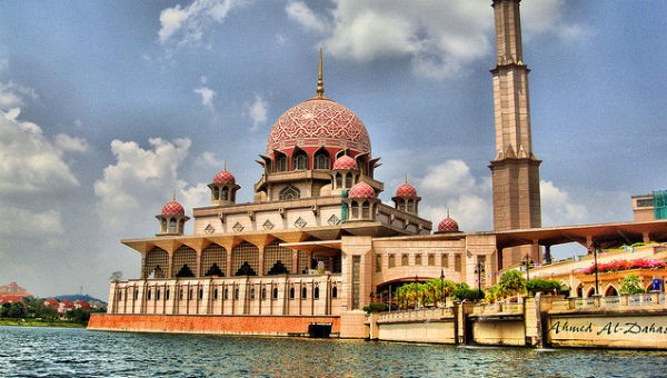 Những linh địa nên đến trong đời (Kỳ 3): Báu vật màu hồng của Malaysia