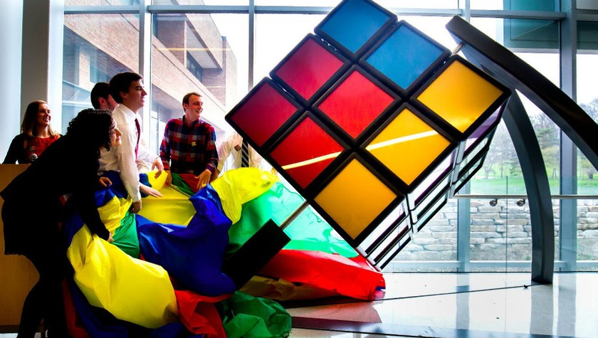 Trong một giải thi đấu Rubik.