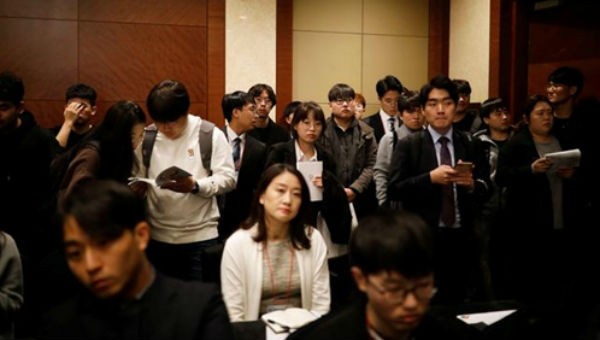 Người tìm việc nghe giới thiệu trong chương trình Hội chợ Việc làm Nhật Bản 2018 ở Seoul, Hàn Quốc hôm 7/11/2018.