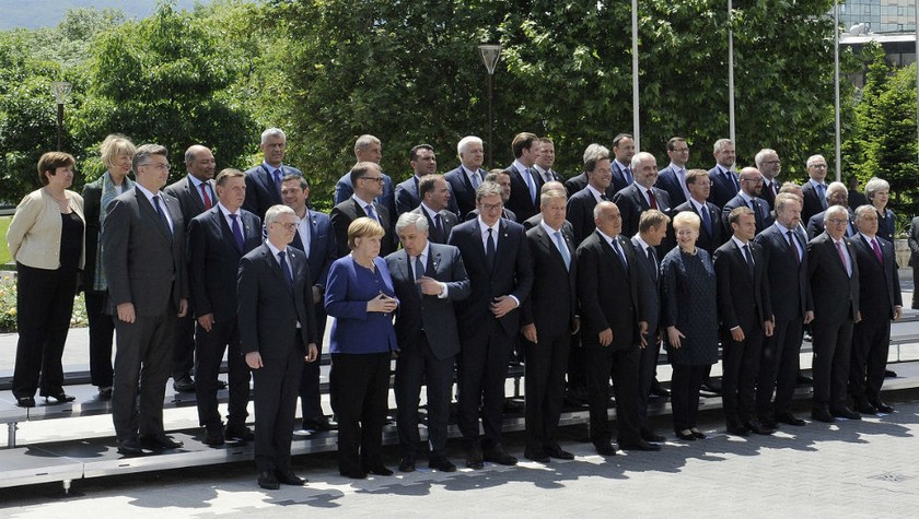 Các nhà lãnh đạo các nước EU tham dự một sự kiện