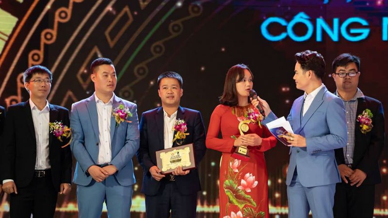 Đại diện Vbee nhận giải Nhì – giải thưởng cao nhất hạng mục CNTT, Giải thưởng Nhân tài Đất Việt 2018