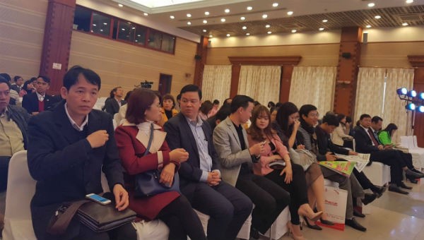 Nhiều cộng tác viên, bạn đọc tại một buổi gặp mặt do báo Báo Pháp luật Việt Nam tổ chức.