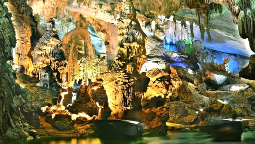 Vẻ đẹp huyền bí của xứ sở đá vôi Quảng Bình thu hút khách du lịch