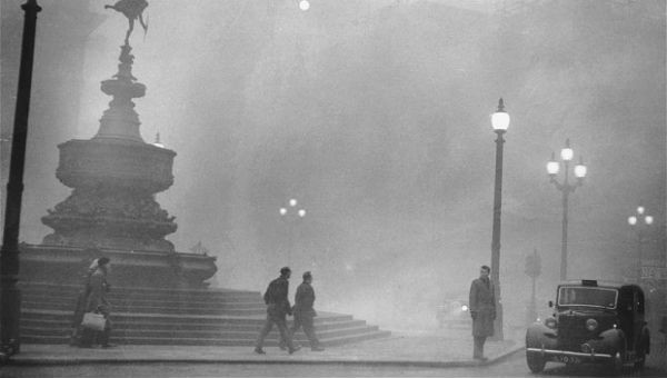 Hình ảnh được ghi lại trong đợt sương mù độc hại tại Anh