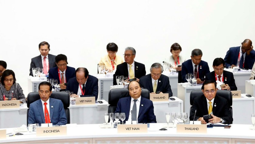 Thủ tướng Nguyễn Xuân Phúc dự Phiên thứ nhất về Kinh tế toàn cầu, Thương mại và Đầu tư