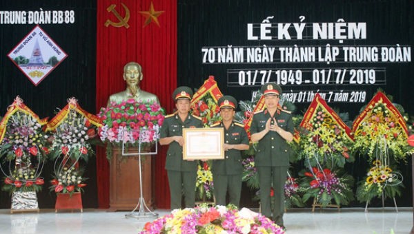 Trung đoàn Bộ binh 88 nhận Bằng khen của Thủ tướng Chính phủ tặng đơn vị.