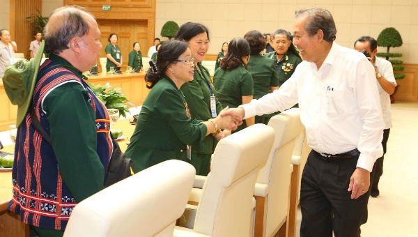 Phó Thủ tướng Thường trực tiếp các cựu cán bộ, chiến sĩ thanh niên xung phong Ban Giao vận Quảng Đà