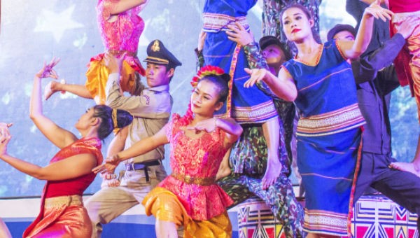 Các ca sĩ Việt Nam và Lào sẽ cùng biểu diễn nhiều tiết mục ca ngợi tình đoàn kết giữa hai dân tộc.