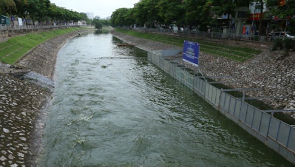 Khu vực thí điểm làm sạch sông Tô Lịch sau khi hồ Tây xả nước