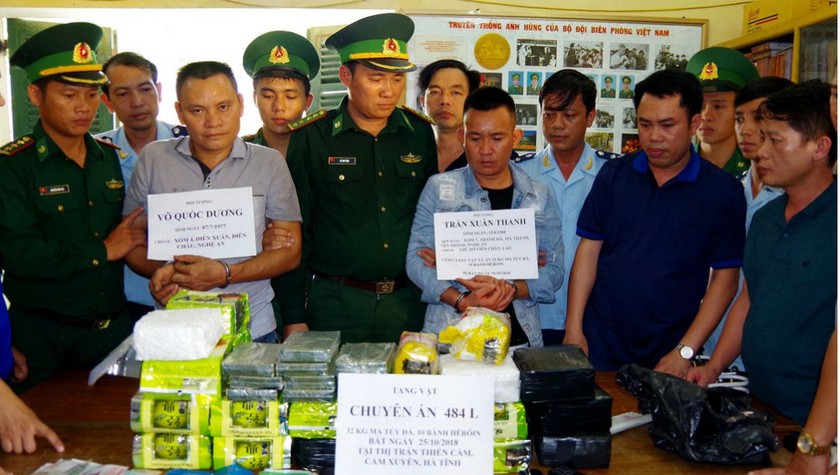 Lực lượng biên phòng bắt giữ đối tượng buôn bán ma túy