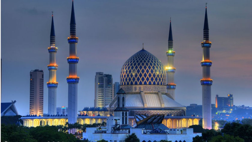 Ngất ngây với mái vòm xanh biếc xanh ở Thánh đường Hồi giáo lớn thứ hai Đông Nam Á