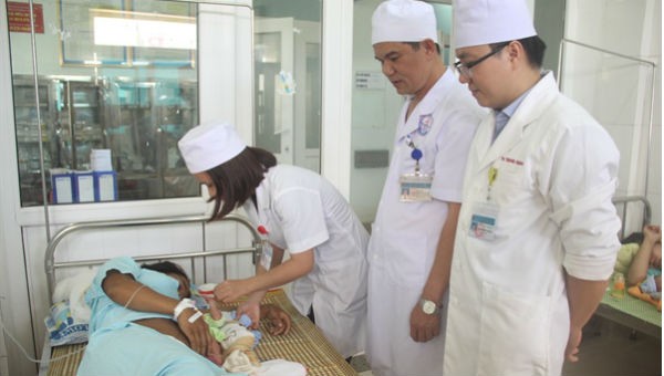 Các bác sỹ ở Bệnh viện Đa khoa Quảng Trị đã bỏ qua quy trình, quyết định mổ đẻ cho một thai phụ trong tình trạng nguy cấp
