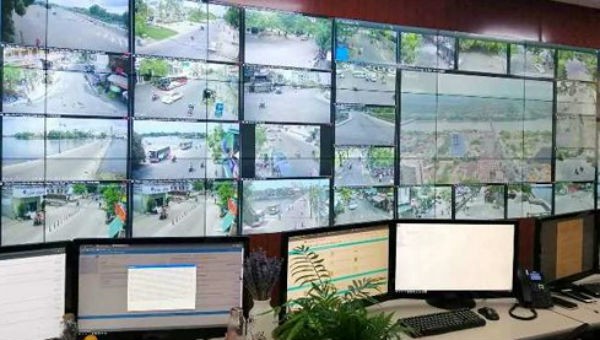 Những hình ảnh được truyền về Trung tâm giám sát, điều hành đô thị thông minh Thừa Thiên - Huế.