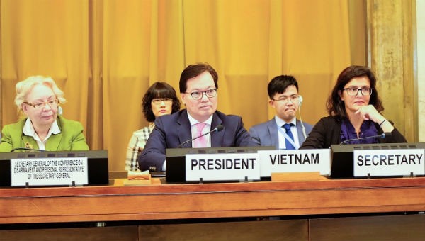 Đại sứ Dương Chí Dũng, Trưởng Phái đoàn Việt Nam tại Geneva.