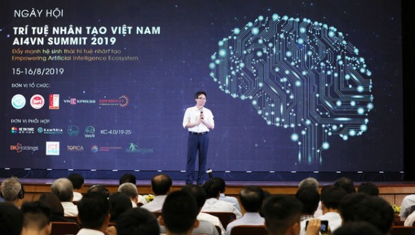 Phó Thủ tướng Vũ Đức Đam phát biểu tại Ngày hội Trí tuệ nhân tạo Việt Nam 2019