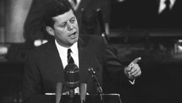Tổng thống John F.Kennedy bị ám sát.