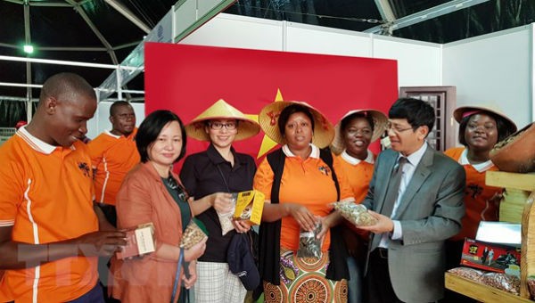 Đại sứ quán Việt Nam và các doanh nghiệp Việt Nam ở Mozambique tham dự Hội chợ Thương mại quốc tế lần thứ 55 (FACIM) 2019 (ảnh VOV)
