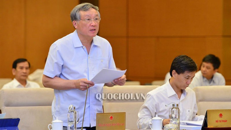 Chánh án TANDTC Nguyễn Hoà Bình trình bày dự án Luật Hòa giải, đối thoại tại Tòa án tại phiên họp Ủy ban Thường vụ Quốc hội.