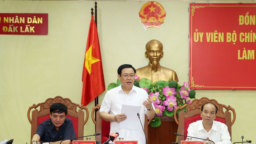 Phó Thủ tướng Vương Đình Huệ phát biểu chỉ đạo tại buổi làm việc. 