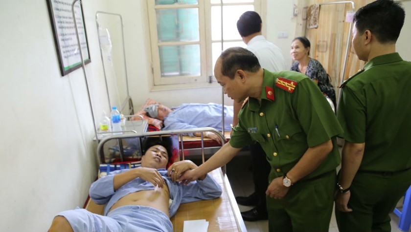 Đại úy Lâm Đăng Dân đang được điều trị tại bệnh viện.