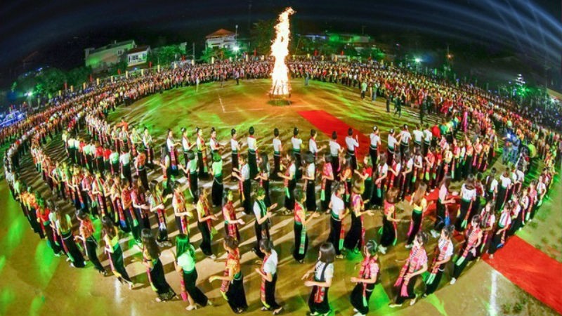 Tỉnh Yên Bái đã dừng đăng ký xác lập kỷ lục thế giới “màn đại xòe Việt Nam lớn nhất thế giới”.